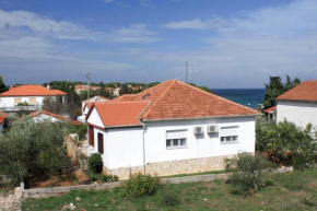 Apartments by the sea Ugljan - 8304